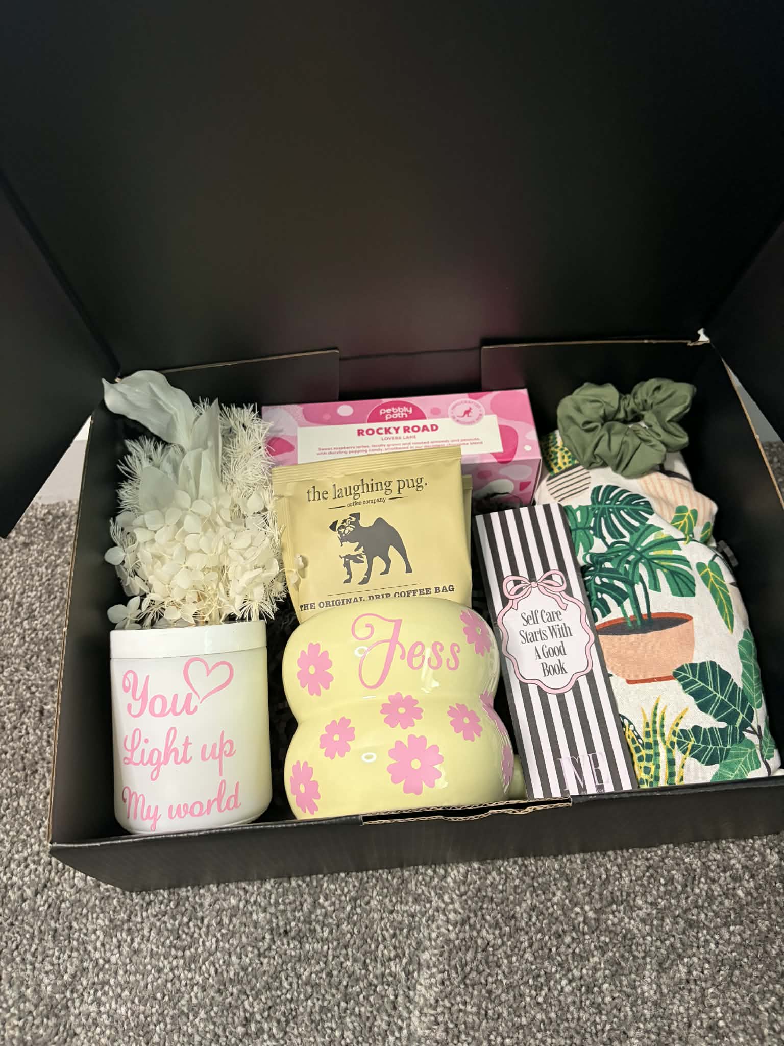 The Cozy reader hamper